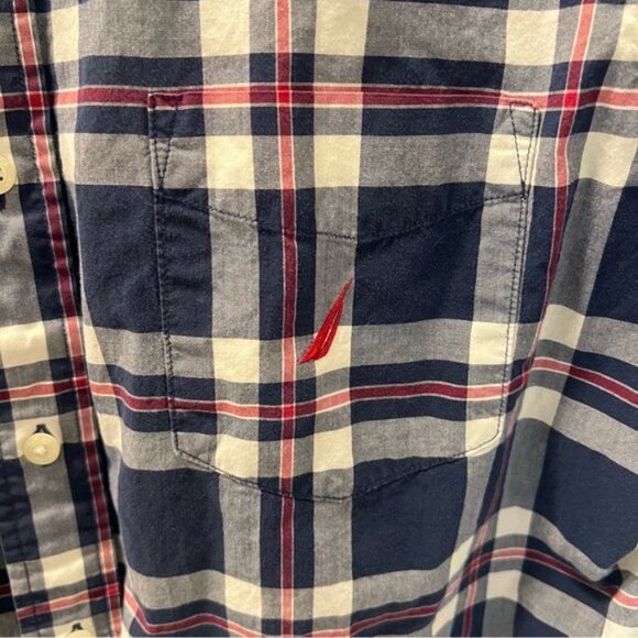 NAUTICA Plaid Navy Red Short Sleeved Shirt Men's Medium - Picture 2 of 4